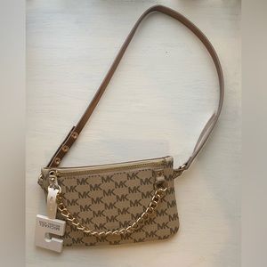 Chic, modern look with belt bag in a contemporary logo print w polished chain.